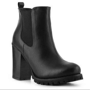 Chinese Laundry Boomerang chelsea boots